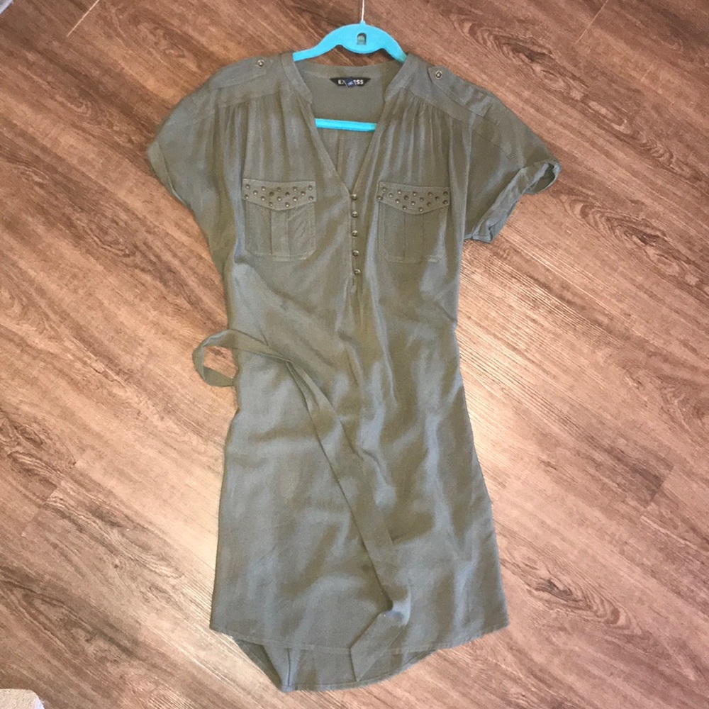 Small olive green Express t-shirt dress with belt